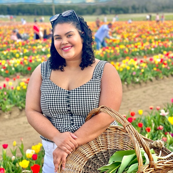 Meet your Posher, Camryn - Picture 1 of 1